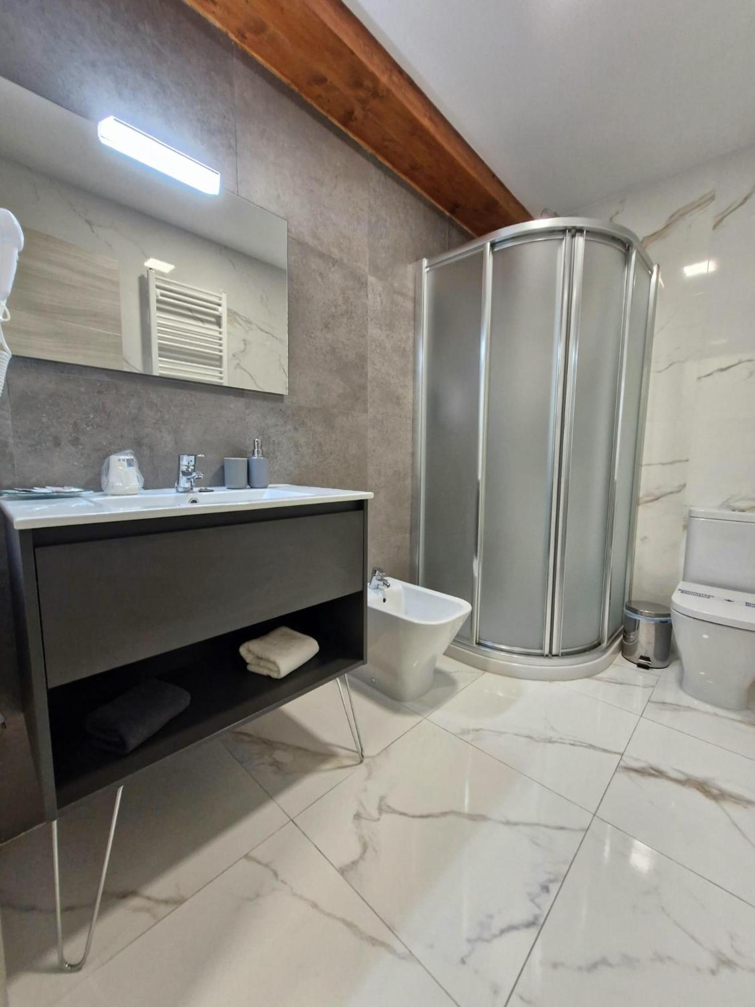 Feeling Home - Suites&Rooms León Extérieur photo