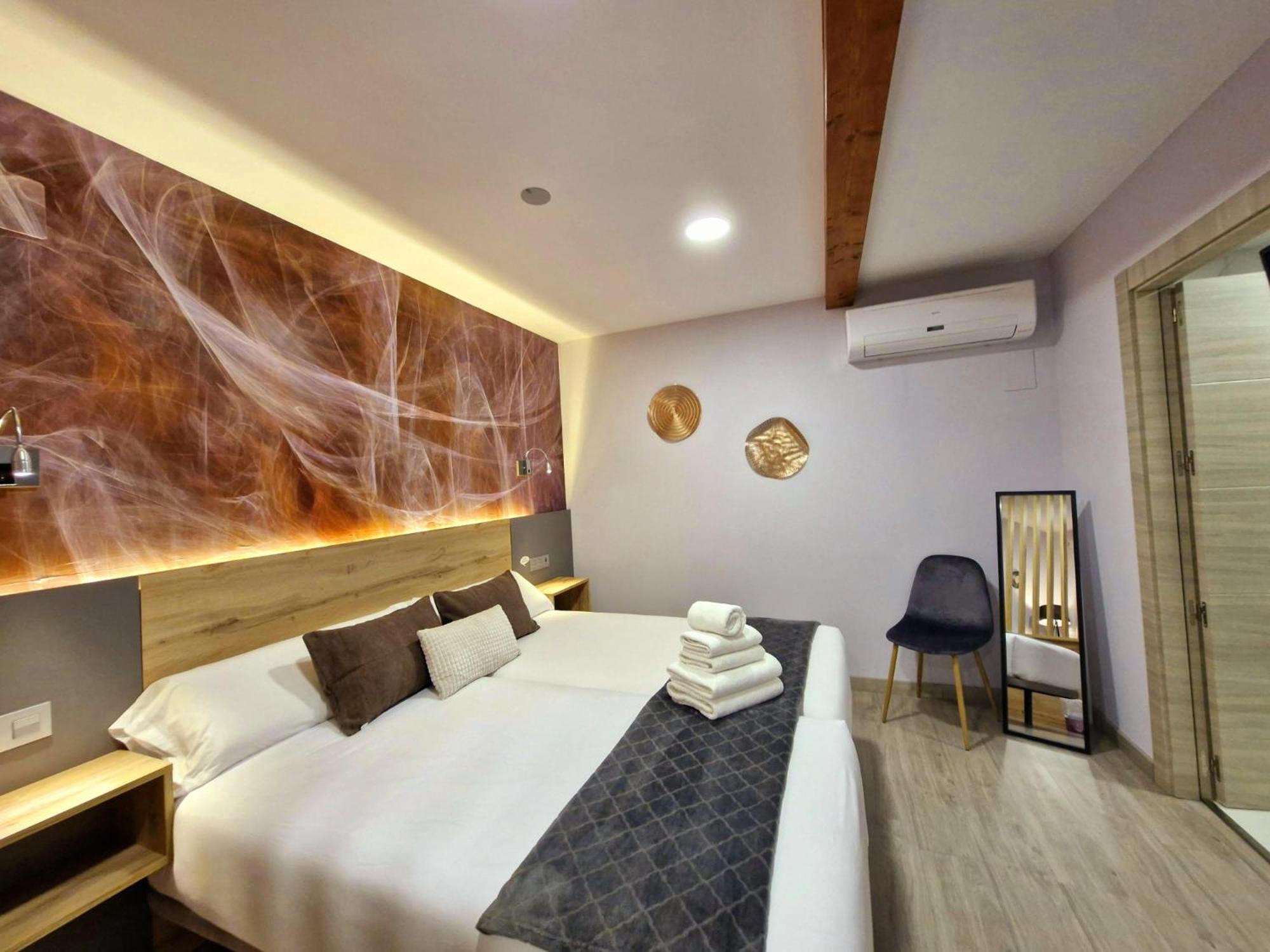 Feeling Home - Suites&Rooms León Extérieur photo