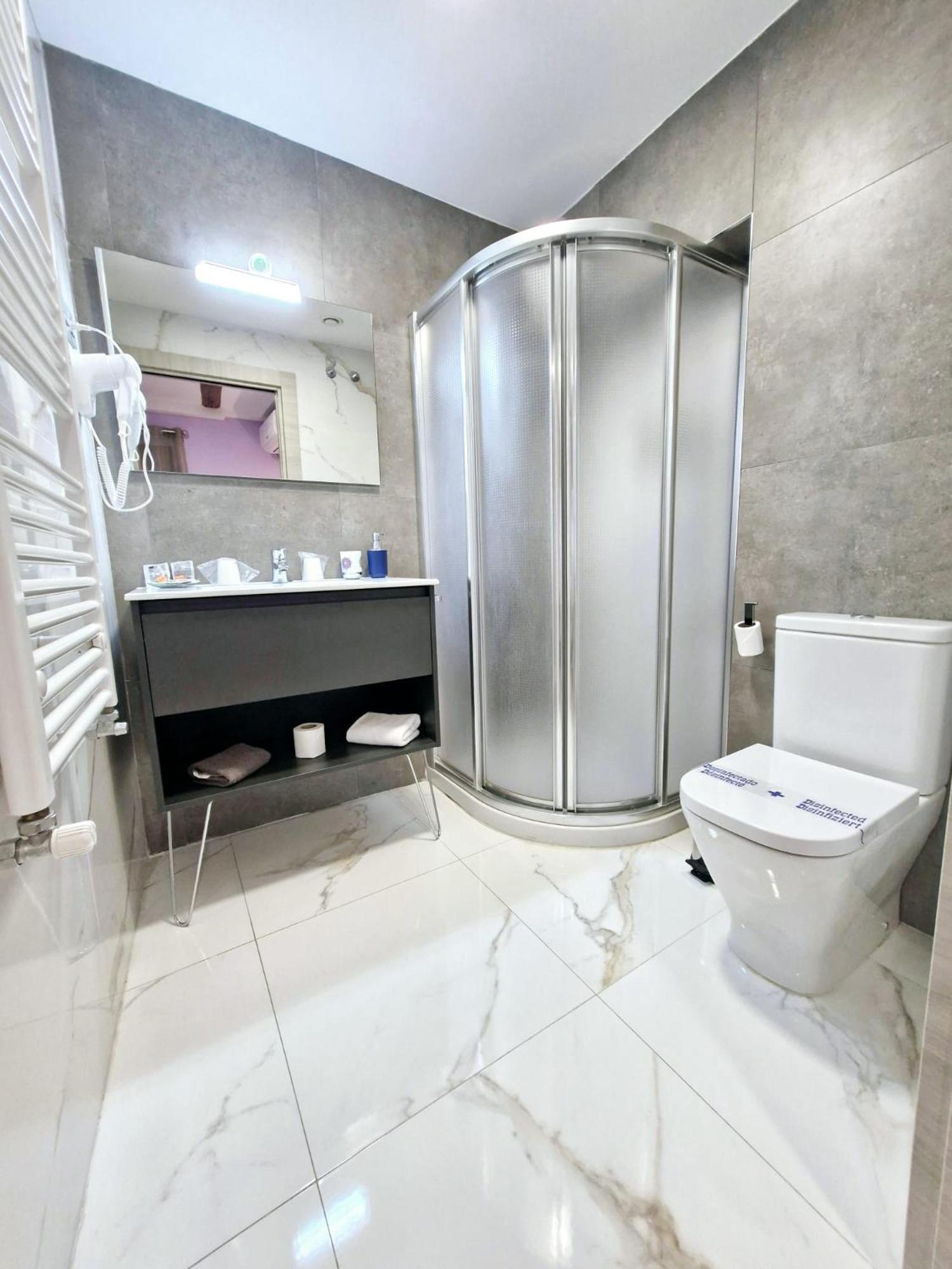 Feeling Home - Suites&Rooms León Extérieur photo